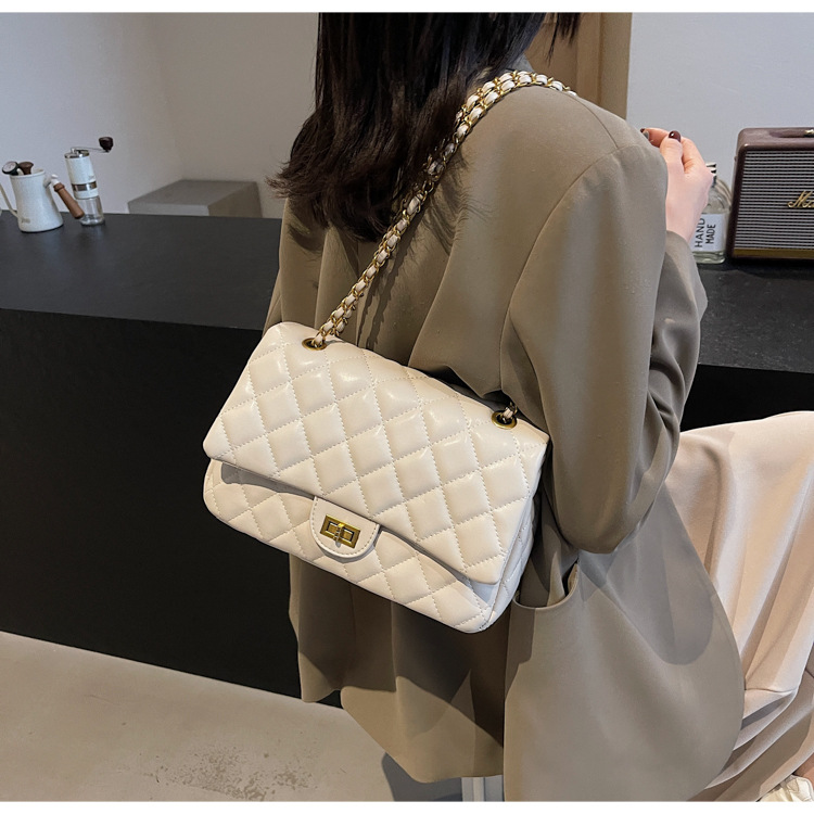 Lingge Chain European and American Retro Fashion Commuter Small Square Bag 31 undefined