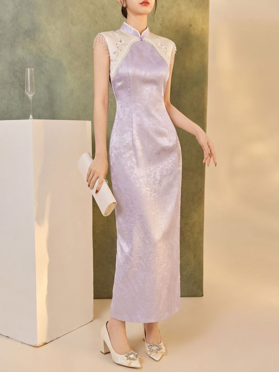 Đầm dài cách tân cổ đứng không tay phối vải satin họa tiết hoa, xẻ tà, dáng ôm — Tím khoai môn