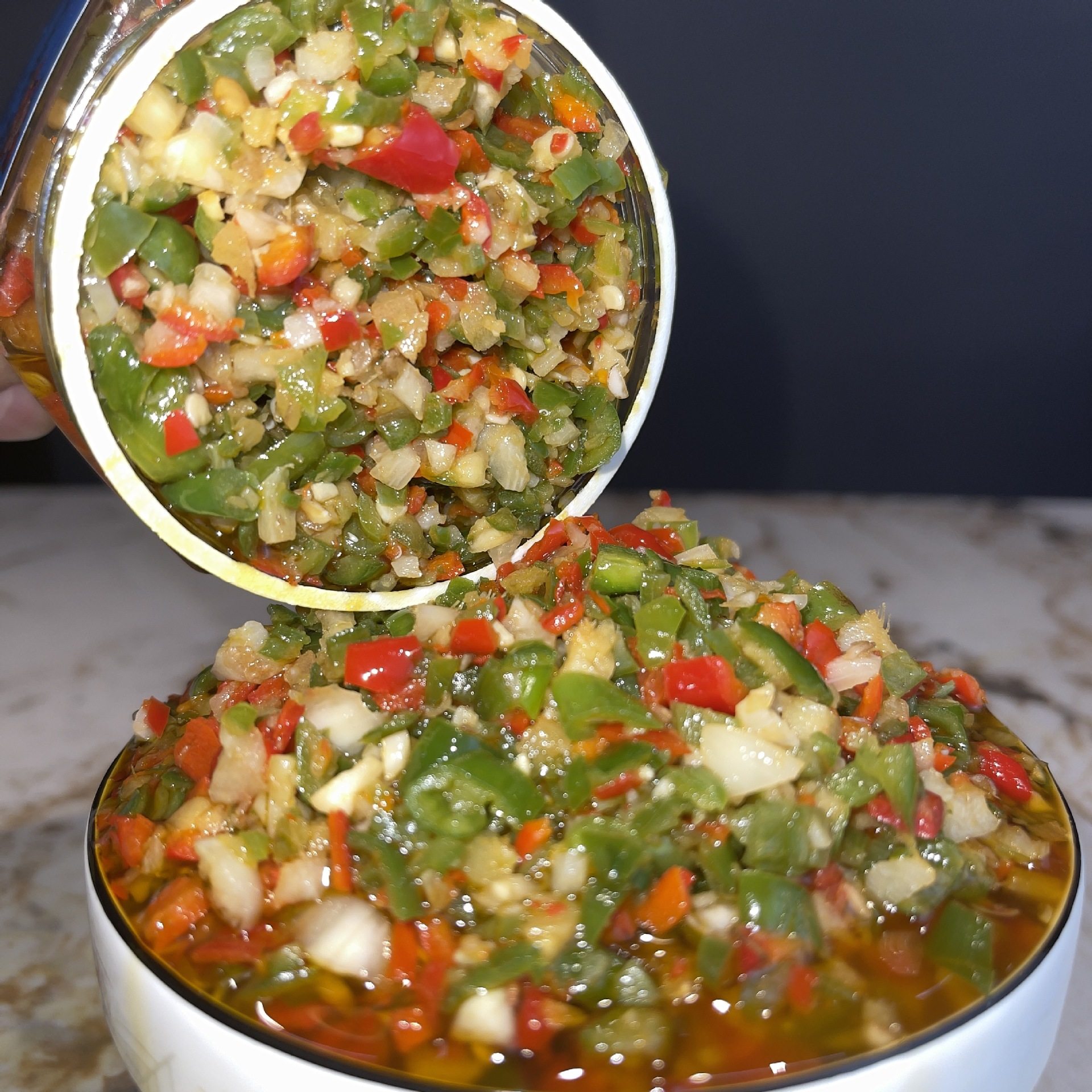 Factory wholesale one-piece delivery Hunan specialty farm handmade double pepper garlic sauce two-color colored pepper sauce chopped pepper sauce