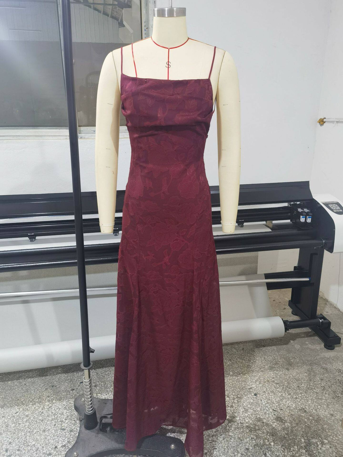 跨境亚马逊欧美风女装新款时尚百搭辣妹风酒红色性感吊带裙