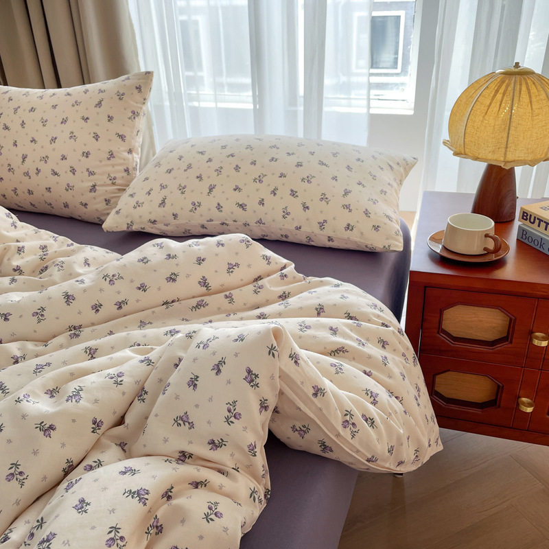 Hiding Romance | Class A Maternal and Infant Grade Cotton Double-layer Yarn Four-piece Set Small Floral Naked Sleeping Cotton Quilt Cover Three-piece Set