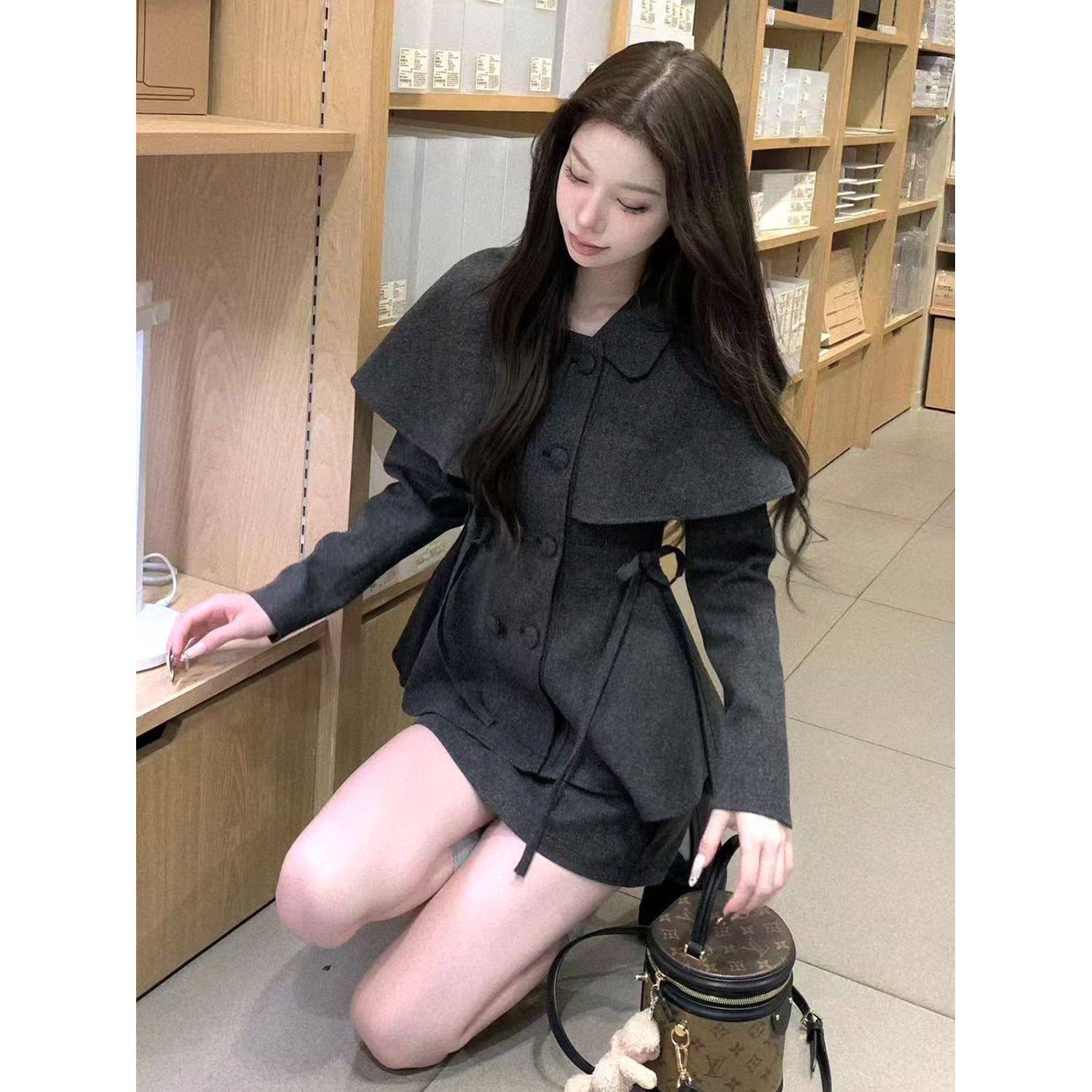 Detective Girl's Korean Style Sweet and Stylish Waist Slimming Cape Short Jacket + Skirt Two-Piece Set for Women in Autumn