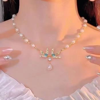 High sense magpie pendant imitation pearl necklace 2024 new fashion elegant palace wind clavicle chain wholesale