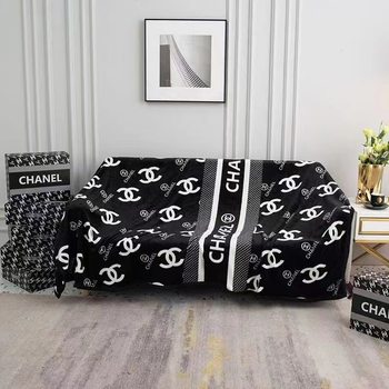 Trendy Foreign Trade Brand D's French Velvet Blanket for Nap, Office Leisure Gift Box Blanket, Travel Cover Blanket, Popular Micro-Business Item