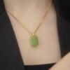 2023 New Explosions Satisfie Necklace Women's Light Luxury Brand Pendant Emerald Green White Clavicle Chain INS