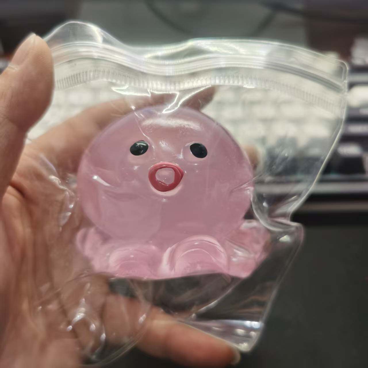 半透明の大きなタコ【新】