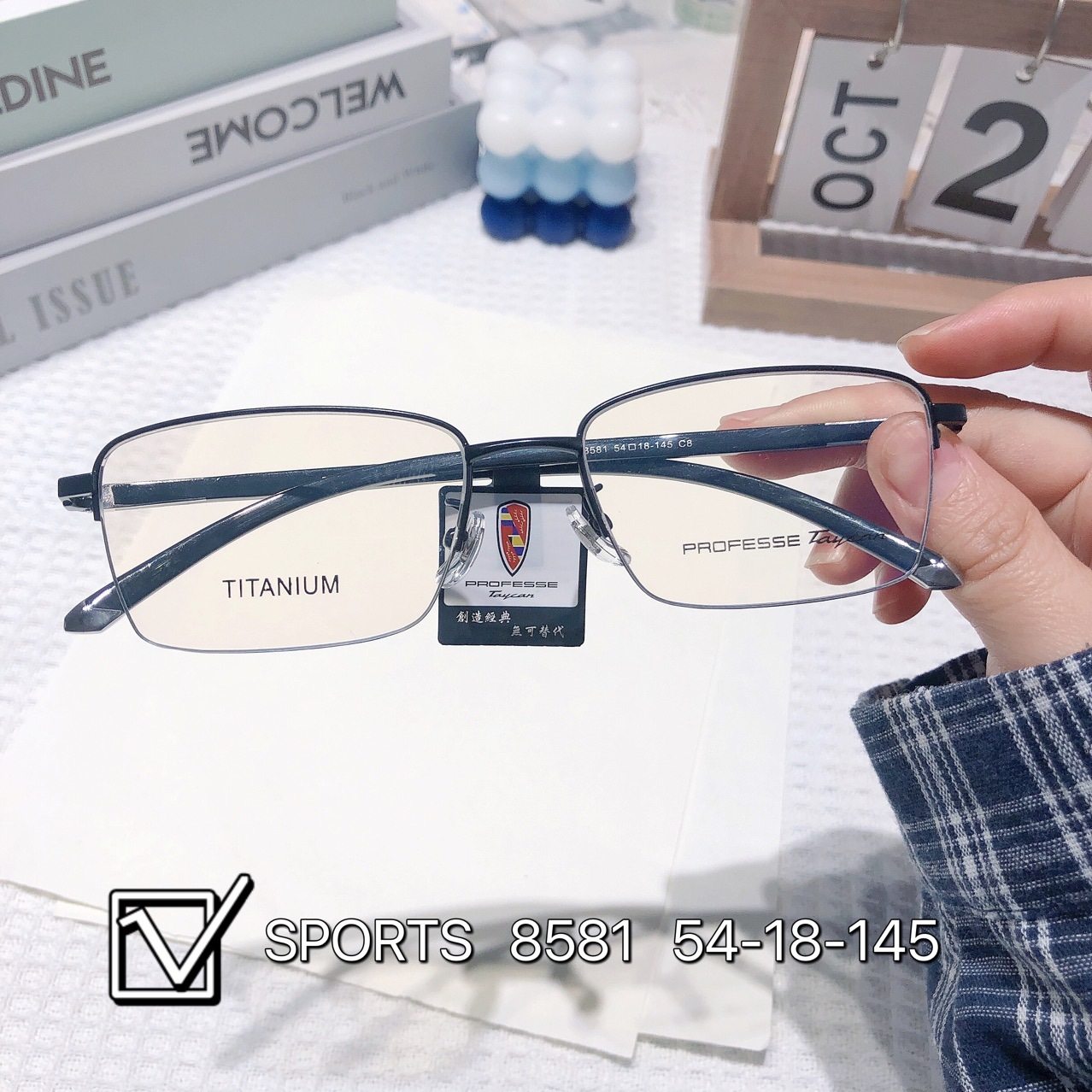 The new men's time-keeping eyelashes with the same business half-frame half-titanium glasses frame can be equipped with the number of glasses frame 8581