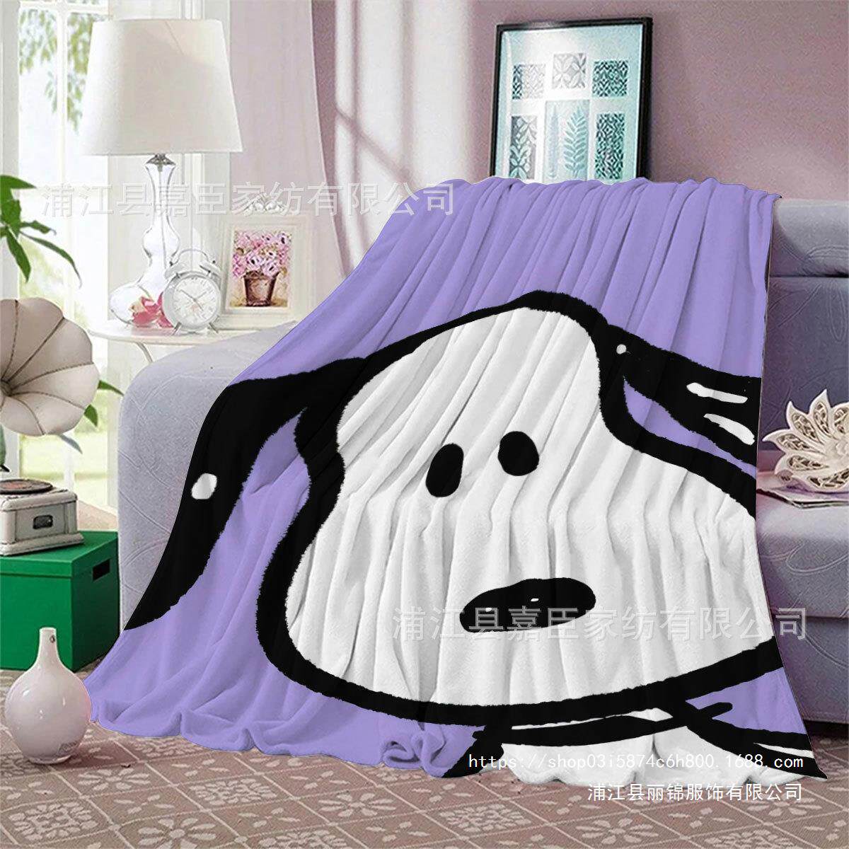 Cross-border foreign trade domestic and foreign printed flannel blanket factory direct Snoopy cartoon lunch break blanket holiday ceremony