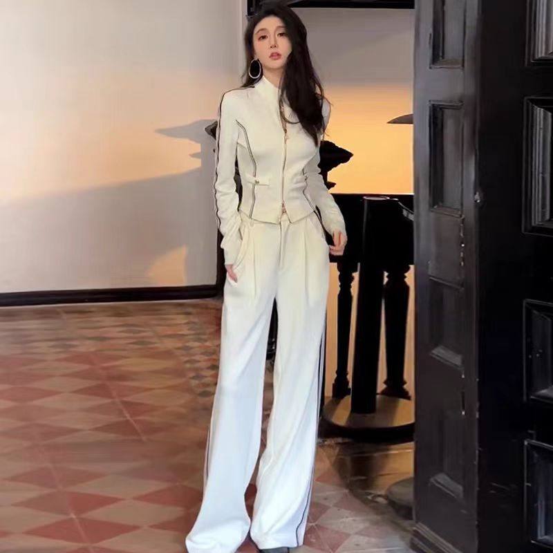 Bộ Quần &Aacute;o Thể Thao Nữ D&aacute;ng Rộng Phong C&aacute;ch Thanh Lịch M&agrave;u Đen, Trắng