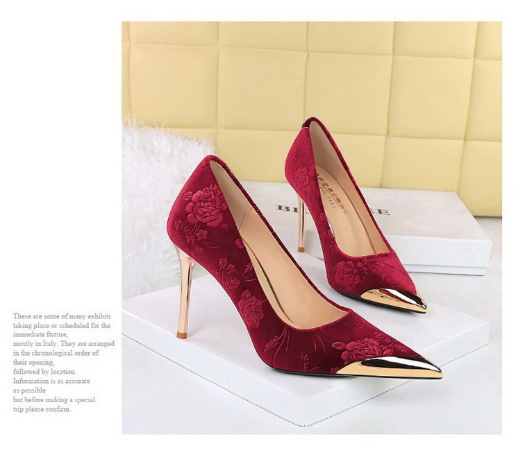 Giày cao gót nữ mũi nhọn nhung dập hoa gót nhọn dự tiệc — 237-30 đen 4cm, 237-30 lạc đà 4cm, 237-30 rượu vang đỏ 4cm, 237-30 xanh 4cm
