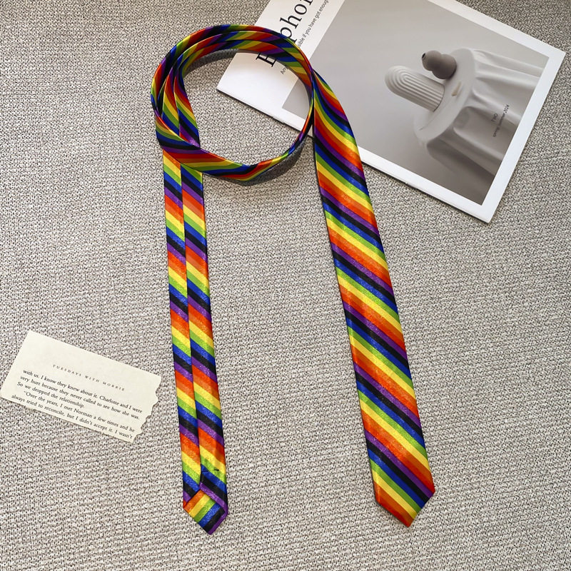 カラフルな斜めストライプのネクタイ - 約148cm