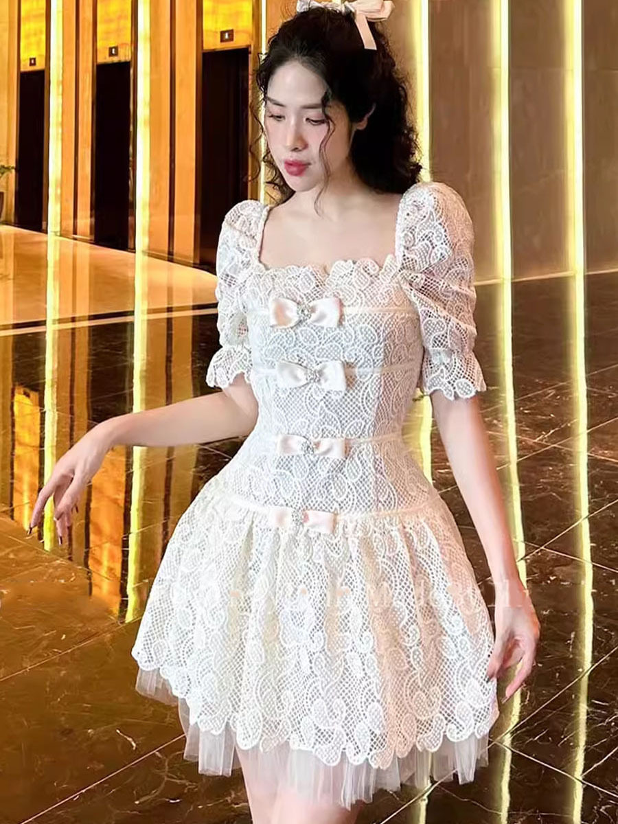 Đầm maxi nữ thắt eo cổ vuông ren hoa tay ngắn — Trắng chi tiết 4