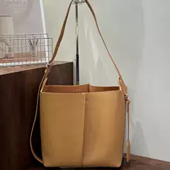 Luojia's high-quality 26 show genuine leather bucket bag with high-end feel, spliced with hand-held contrasting color commuting shoulder and armpit bag for women