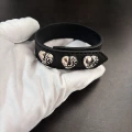 Black love heart (suitable for hand sizes 15 to 21)