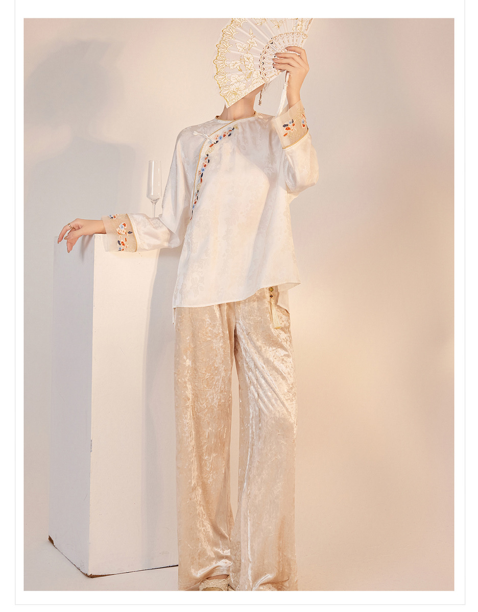 Áo nữ dài tay cổ tròn thêu hoa cài khuy lệch vai phong cách thanh lịch — Cloud Silk White (Giao hàng ngay hôm nay), Cloud Silk White (Giao hàng trong 7 ngày)