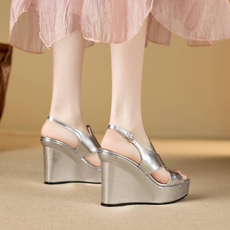 Sandal nữ gót dốc hở mũi da bò phối quai ngang tôn dáng — Màu bạc, Màu vàng