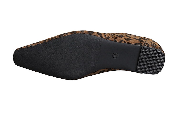 Boot cổ thấp nữ họa tiết da báo gót ẩn tăng chiều cao khóa kéo phía sau — lót đơn in hình báo