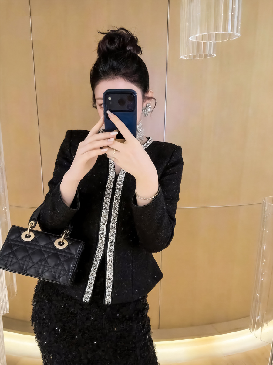 Đầm dạ hội ôm body đính đá phối sequin cổ chữ V dài tay — màu đen