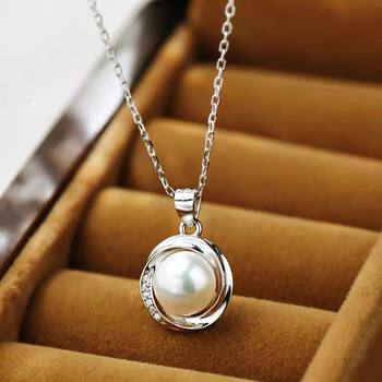 Pearl necklace women's natural pearl pendant clavicle chain mother temperament sweater chain accessories 2024 new