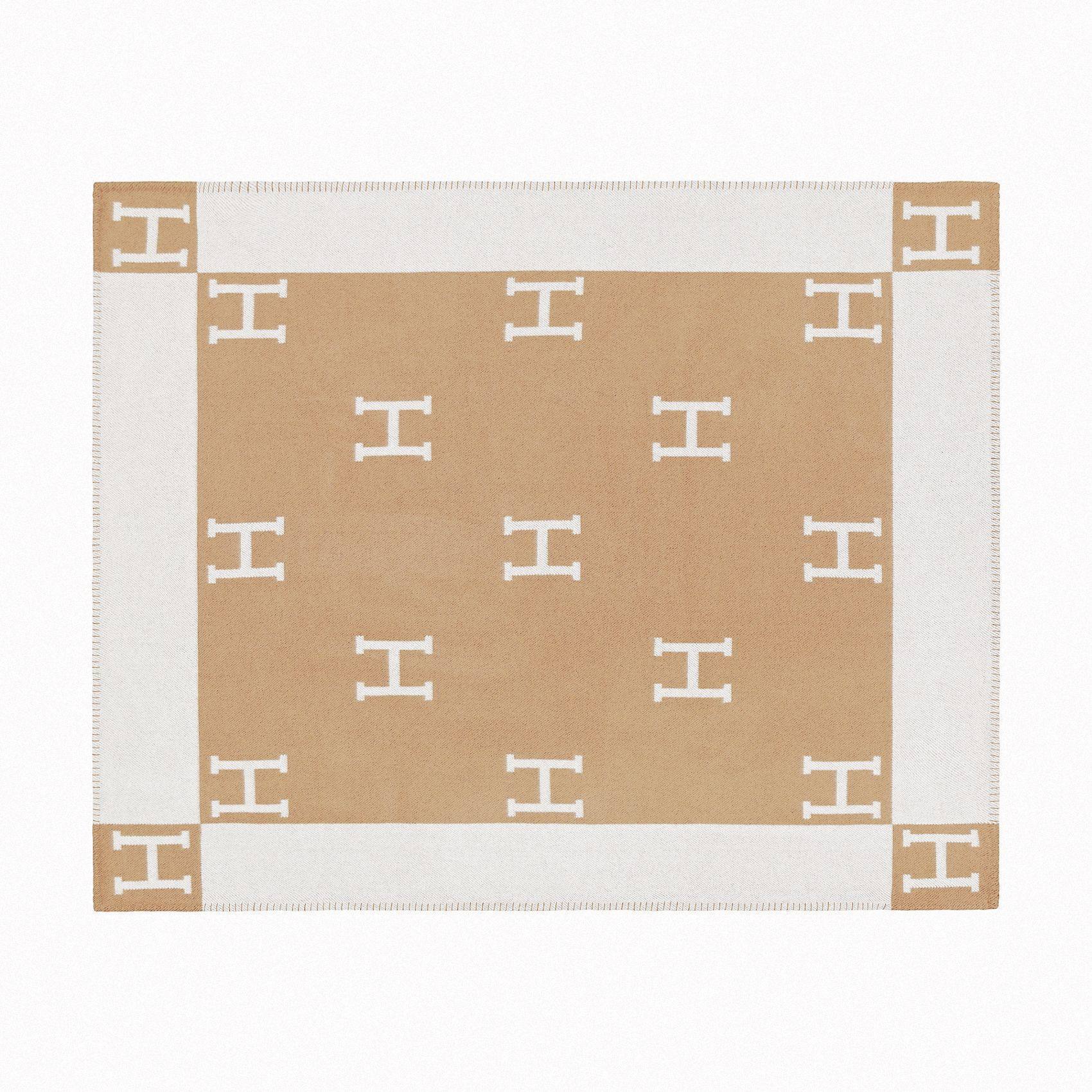 Cross-Border Amazon Raschel Blanket Air Conditioning Blanket Sofa Blanket Nap Blanket H Letter Blanket Aviation Flight Blanket