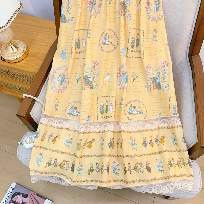 Đầm hai dây cổ vuông ren phối màu, chân váy chữ A dáng suông nhẹ nhàng — Truyện cổ tích vàng
