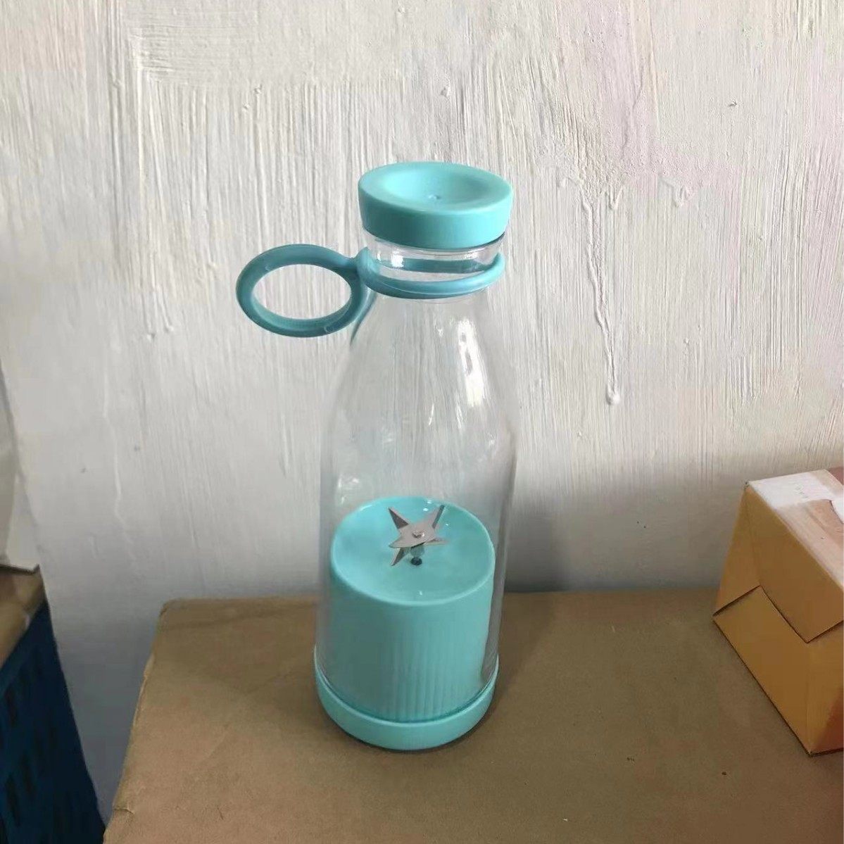 USB无线充电酒瓶榨汁杯6叶刀头便携式榨汁机果汁 跨境家用榨汁杯