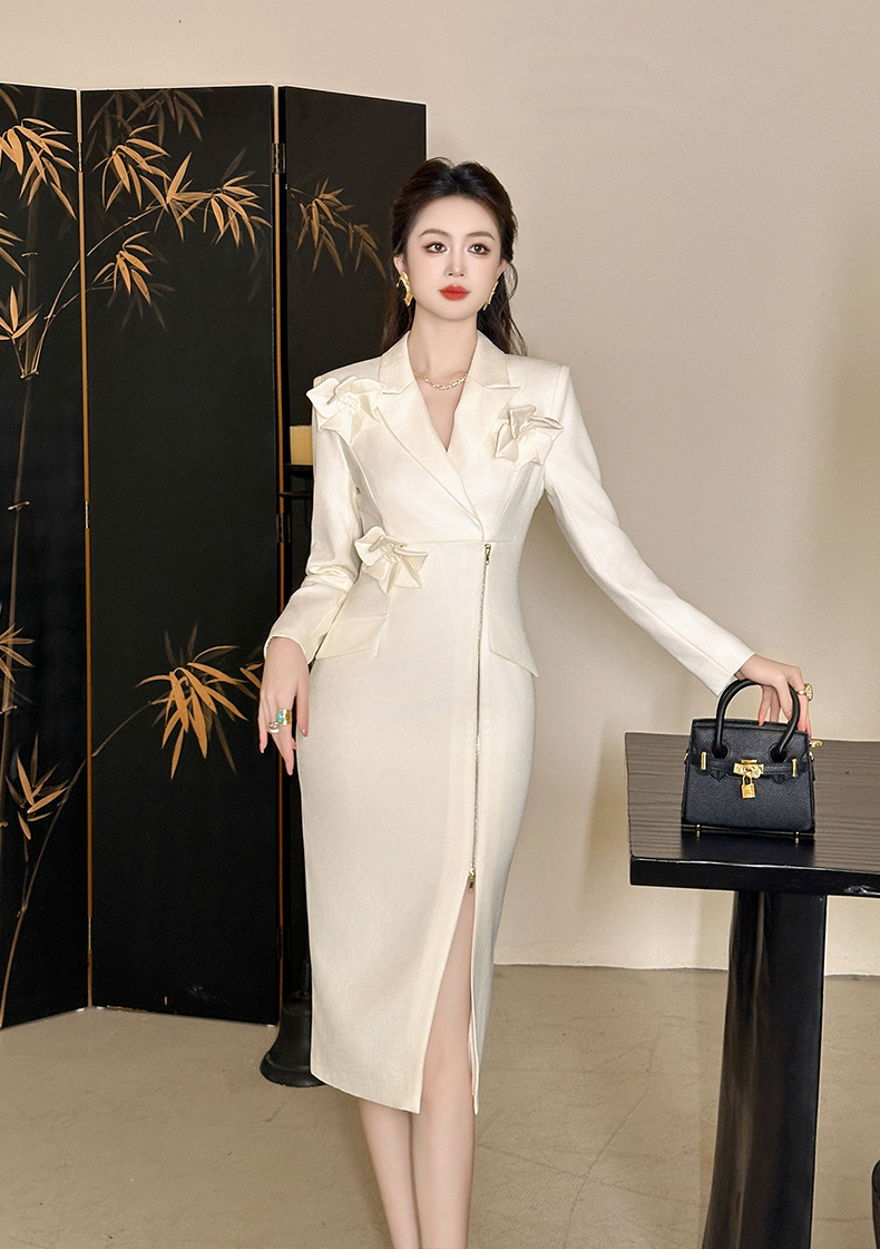 Đầm nữ dáng ôm cổ vest dài tay hoa nổi 3D thanh lịch — Hồng hoa hồng, Màu trắng sữa
