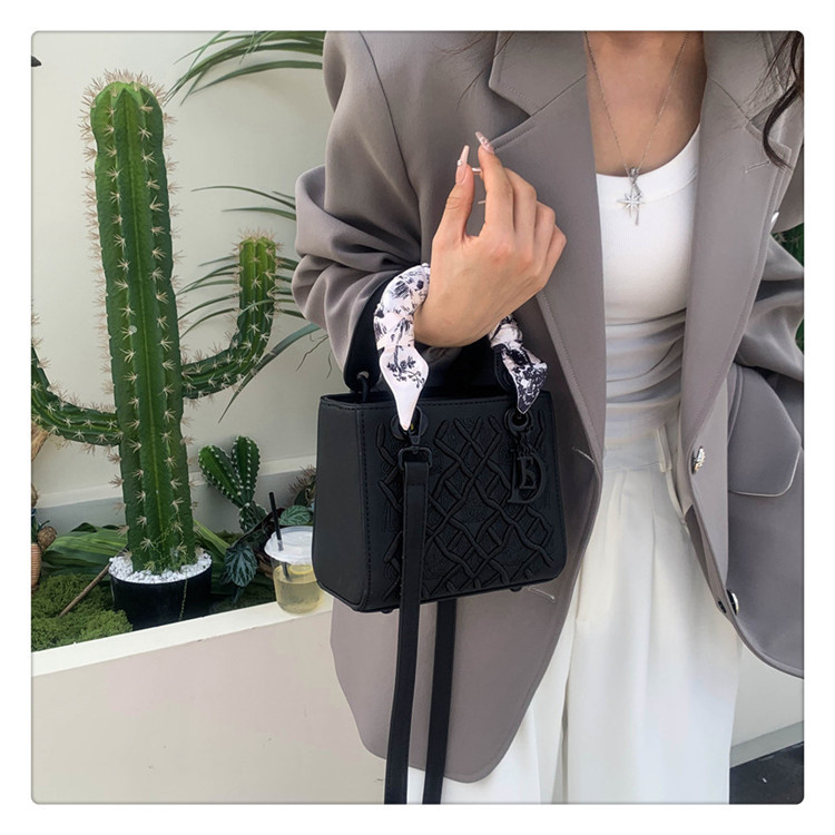 High-end Light Luxury Bag Women's New Style Elegant All-match Heavy Industry Embroidered Daofei Bag Crossbody Portable Small Square Bag 18 O1CN011vVhRl1a0nNWM4Uhp !!2218817593268 0 cib