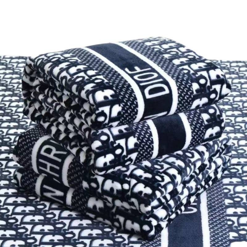 Four Seasons Blanket Flannel Blanket Air Conditioning Blanket Winter Coral Velvet Warm Bed Sheetss Nap Single and Double Small Quilt