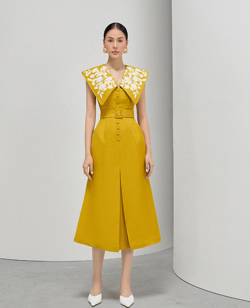 Đầm maxi nữ thắt eo cổ V phối ren, tay loe, xẻ tà trước, dáng midi — Hình cầu, Trường an chi tiết 4