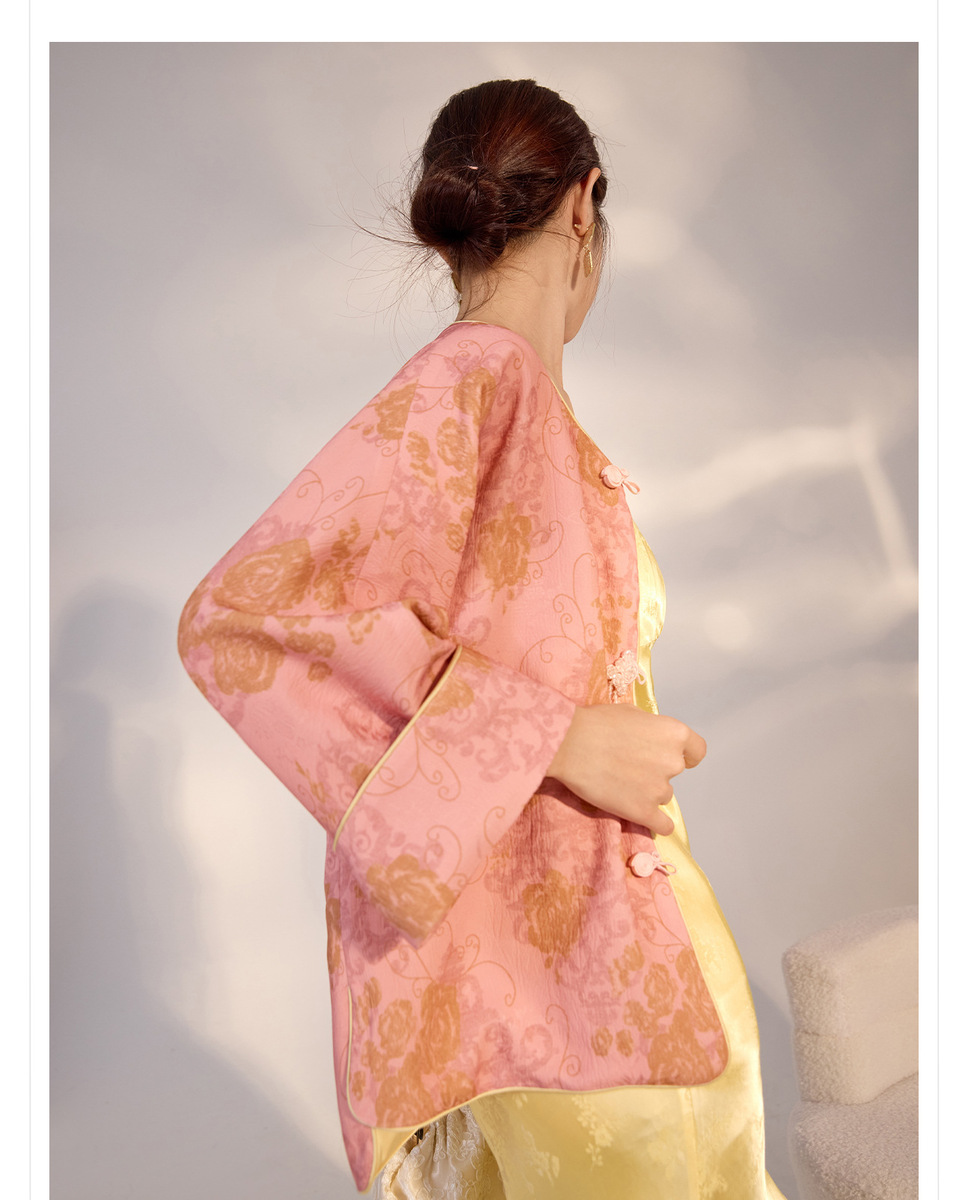 Set áo khoác jacquard dáng ngắn phối đầm hai dây cổ chữ V dài, họa tiết hoa thêu — Váy yếm (giao hàng trong 7 ngày), Áo Jacquard (giao hàng trong 7 ngày), Áo Jacquard (giao hàng trong ngày)