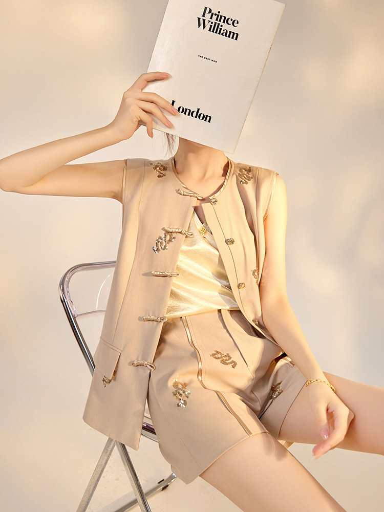 Bộ đôi áo vest không tay dáng ôm kèm quần short thêu họa tiết nữ — Quần short thêu (giao hàng trong ngày), Áo thêu (giao hàng trong ngày)