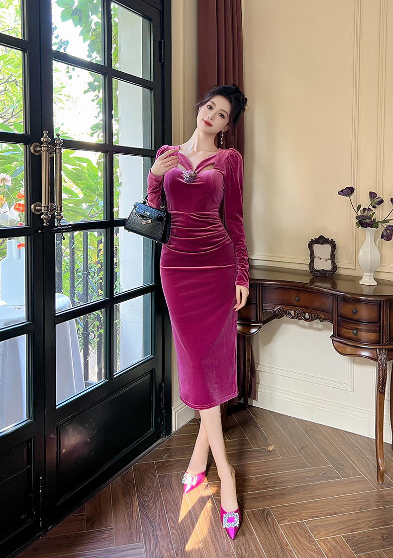 Đầm nhung ôm body cổ vuông khoét lỗ dáng dài nữ — Hoa violet