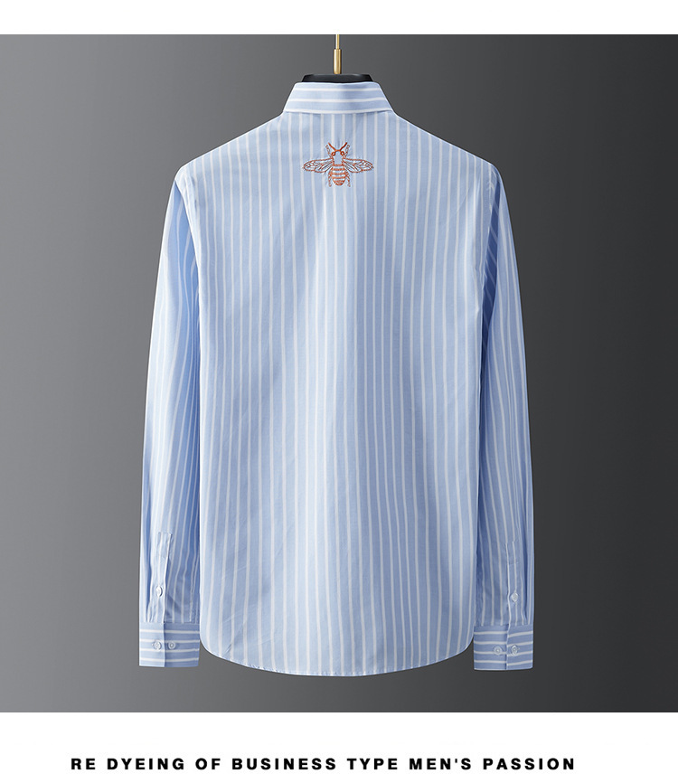 Áo sơ mi nam tay dài sọc xanh trắng cotton phối thêu ong sau lưng dáng ôm — Màu xanh lam nhạt