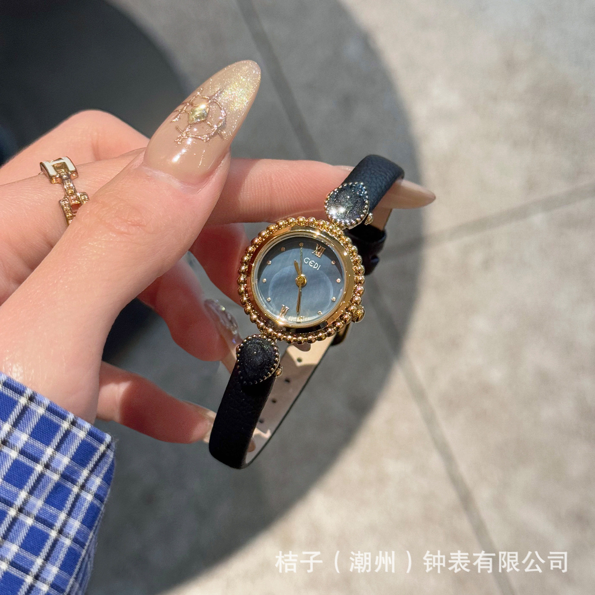 Goldie Gedi Light Luxury Women's Round Watch Explosive Vintage Antique Exquisite Small Quartz Watch 61014