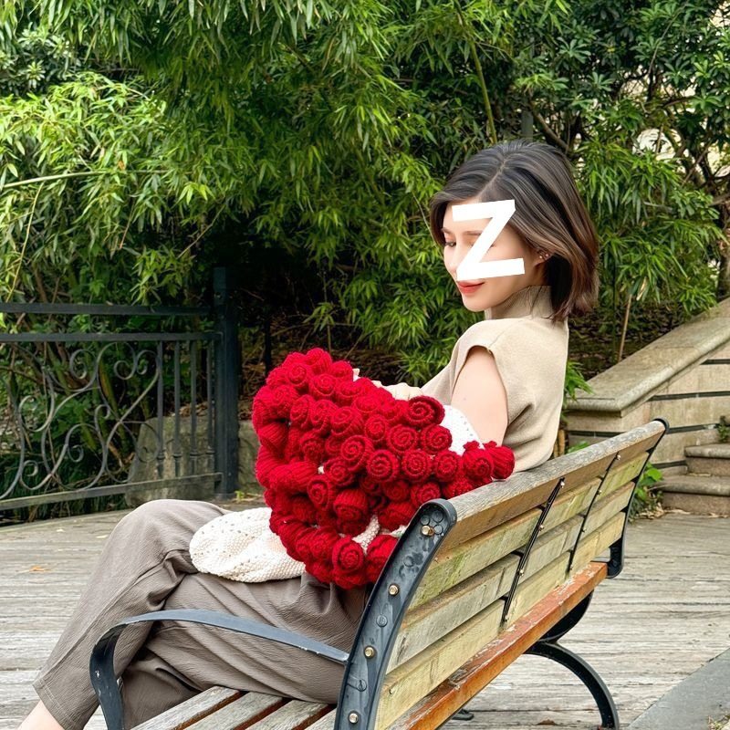 Multifunctional Finished Simulated Rose Bouquet Blanket for Best Friend and Girlfriend Valentine's Day Birthday Gift Flower Shawl