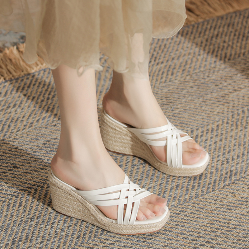 Sandal nữ quai ngang đế xuồng cao 9cm mũi hở phối quai bện — Màu bạc, Màu trắng