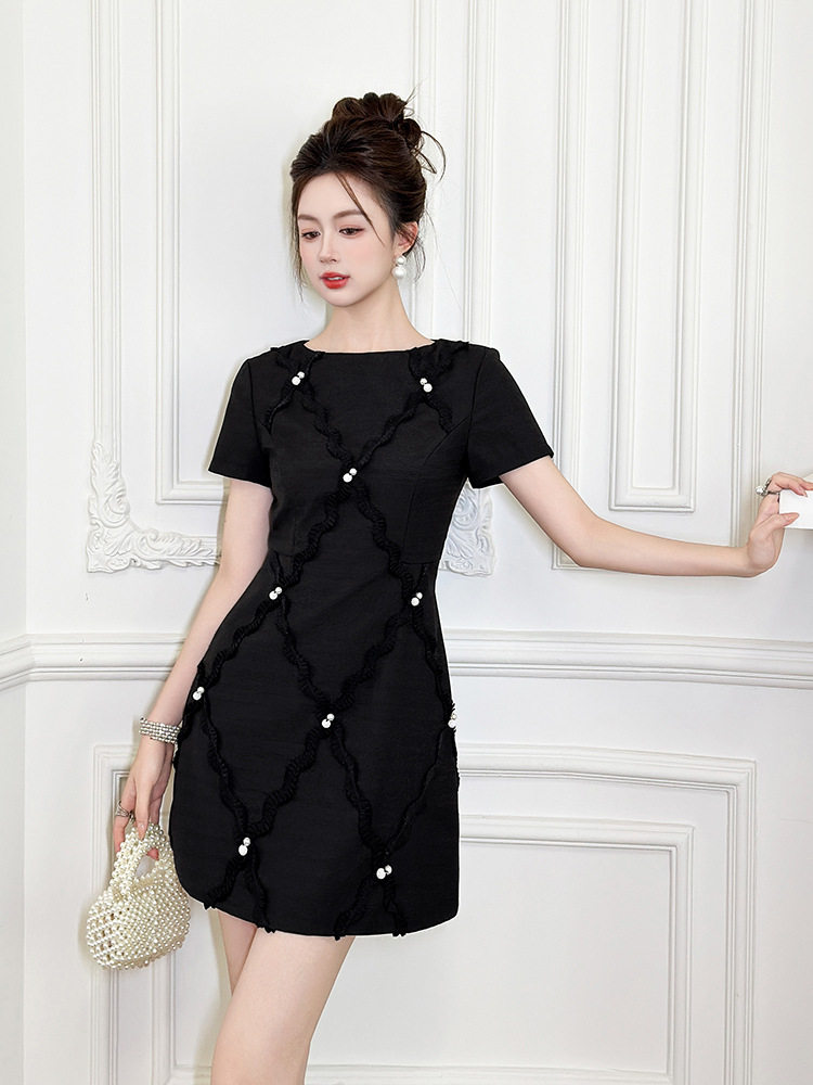 Đầm suông nữ midi cổ tròn họa tiết kim cương phong cách Chanel — [Màu đen]