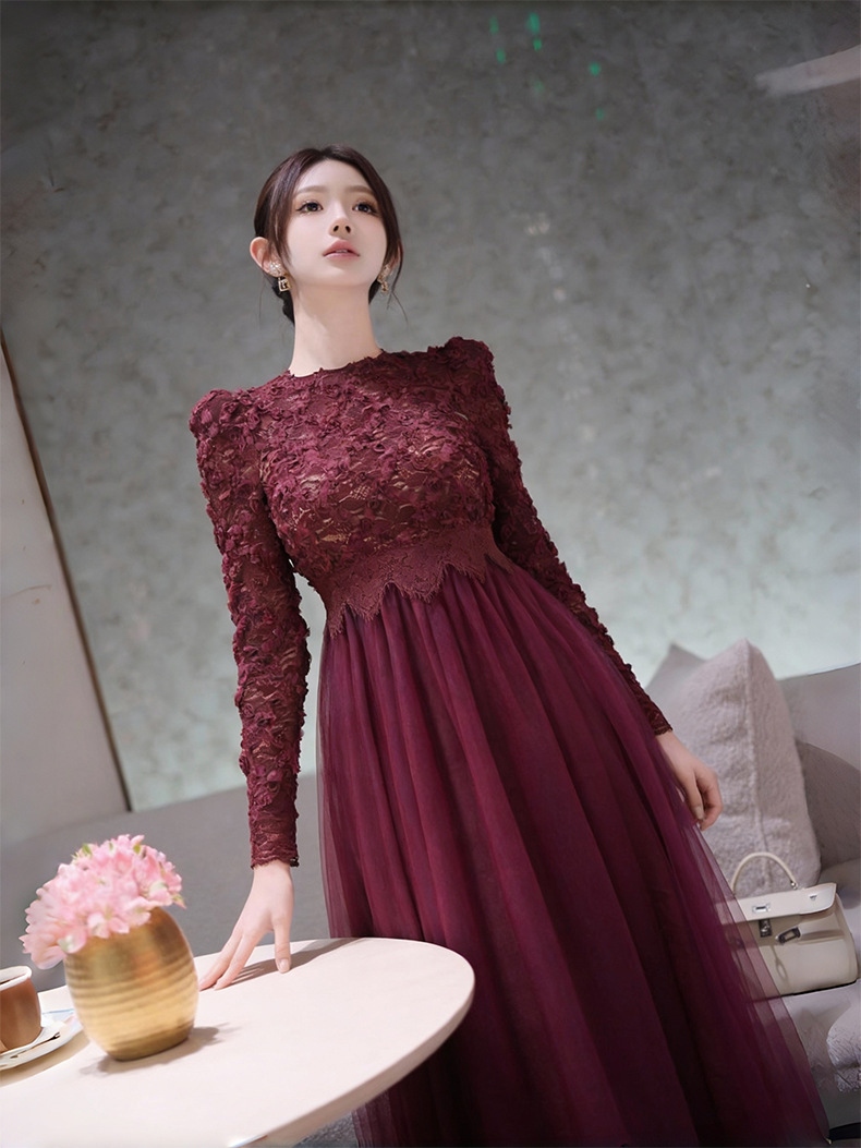 Đầm dài nữ cổ tròn phối ren chiết eo vải lưới dáng ôm — Tím khói