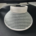 [houndstooth] beige