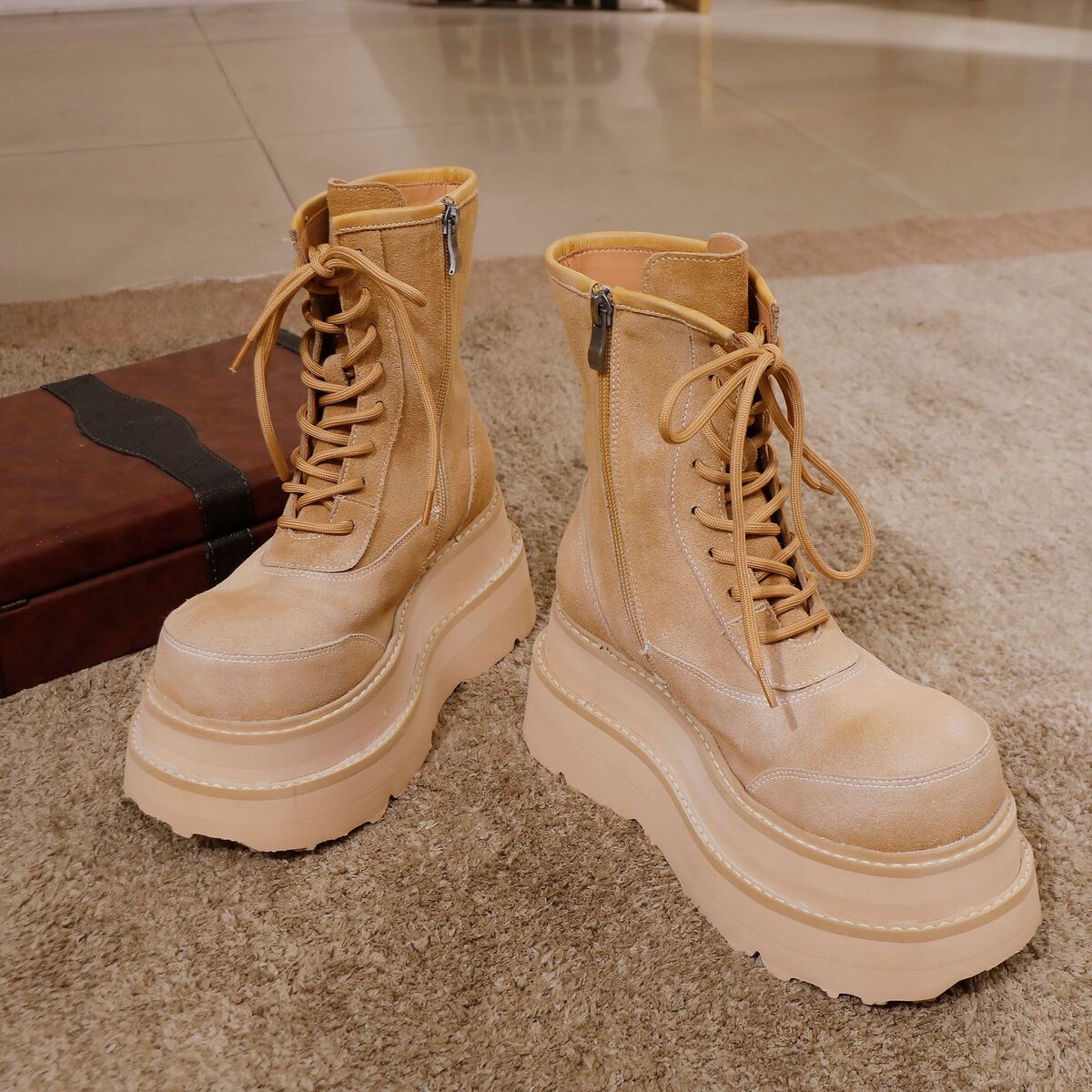 Boot Martin nữ đế dày cổ ngắn da bò thật tăng chiều cao — màu