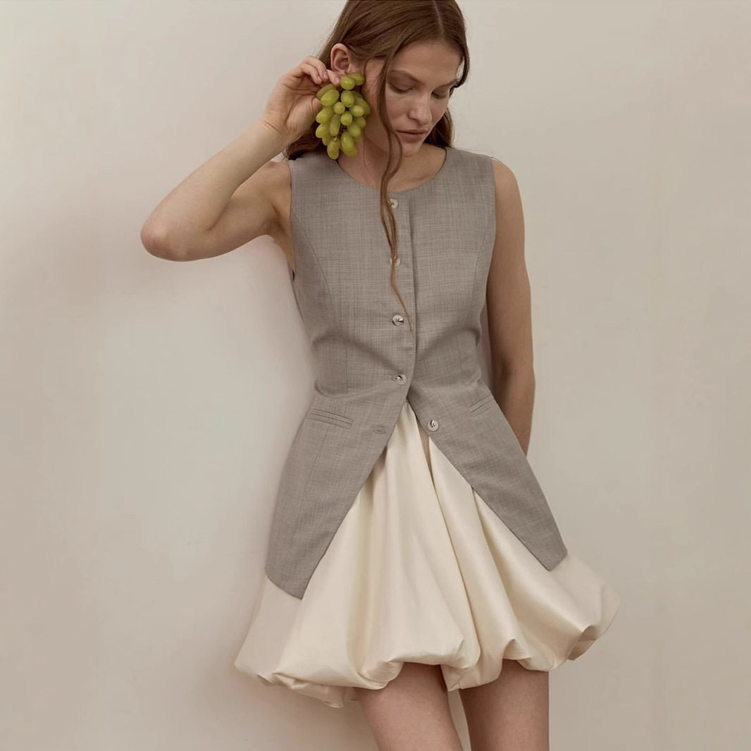 Satin Pleated Skirt Y2K Elegant Design Versatile Style Shiny Finish Spring Summer Fashion Wholesale Available