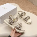 004 sandals