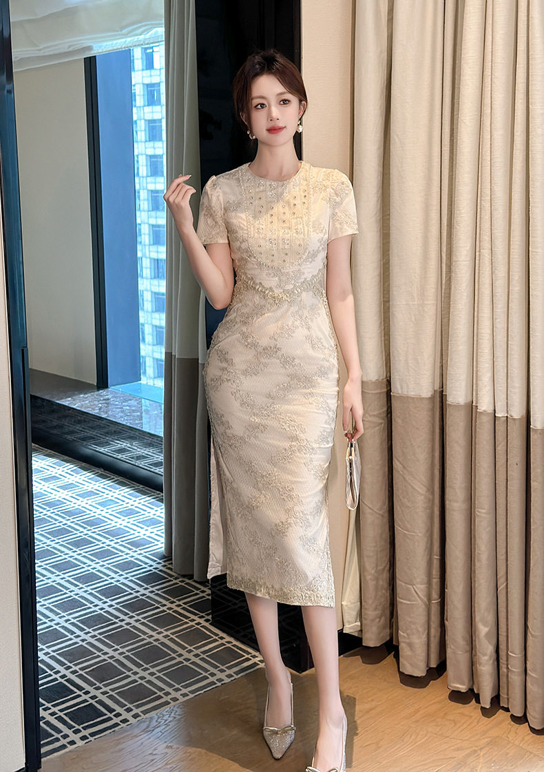Đầm ôm body nữ ren hoa tay ngắn cổ tròn cao eo dáng dài trung niên phong cách sang trọng — [Vàng Champagne] chi tiết 6