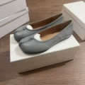 Gray flat bottom without wrinkles