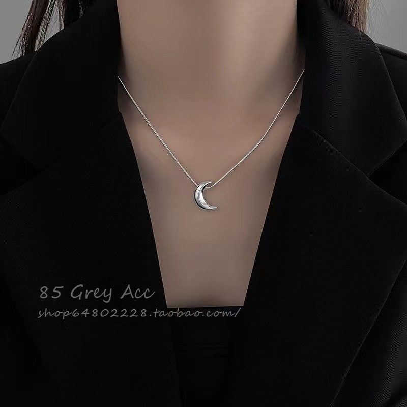 Sweet cool hot girl moon necklace female summer ins cold style hip hop clavicle chain 2023 New neck chain accessories