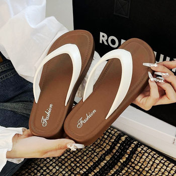 Ins Flip Flops Women's Summer Trend 2025 New Anti-Slip Versatile Flats Beach Sandals Flip Flops Wholesale