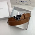 P-shaped silver buckle black background yellow belt