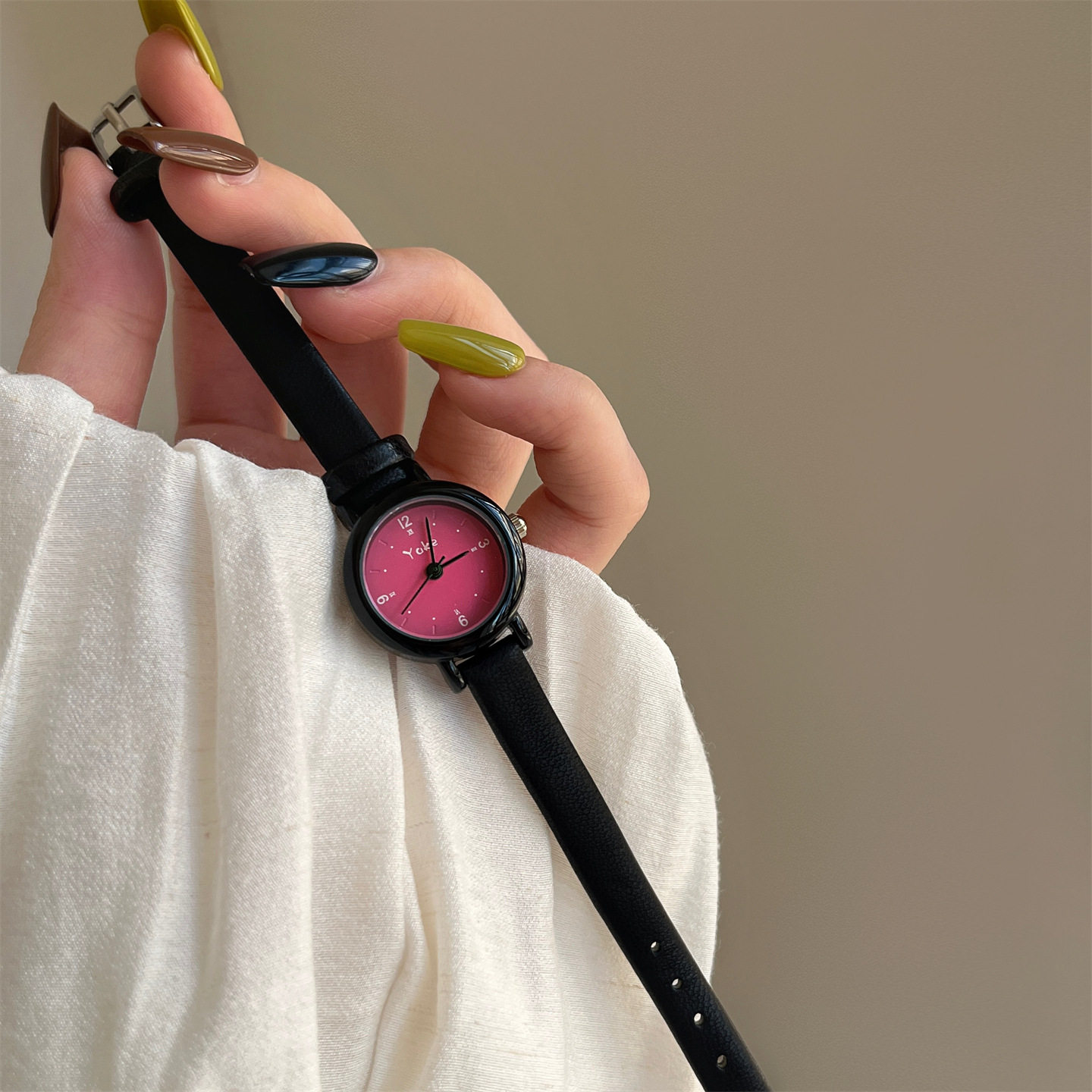 Dopamine Contrasting Color Watch for Women, Student Niche, High-Looking Digital Scale, Round Small Dial, Women's Watch