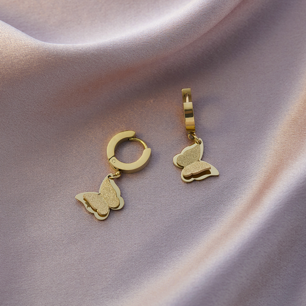 蝶のイヤリング